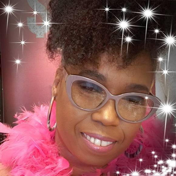 Profile Picture of Barbara Fairley (@bfairley2000) on Poshmark