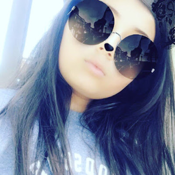 Profile Picture of Merola Guirguis (@merolaguirguis) on Poshmark
