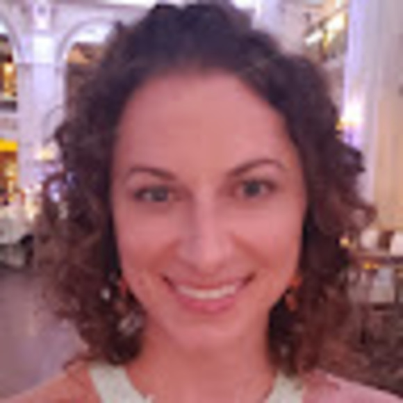 Profile Picture of Lisa Moffa (@lisa_moffa) on Poshmark