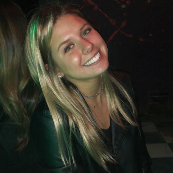 Profile Picture of Julia Dirusso (@juliadirusso) on Poshmark
