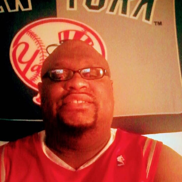 Profile Picture of Lyons Robert (@robertlyons597) on Poshmark