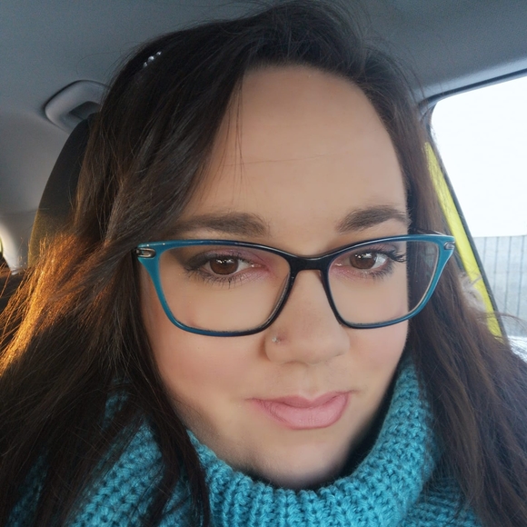 Profile Picture of Audrey Robert (@audrey_robert) on Poshmark