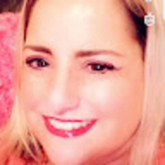 Profile Picture of Elizabeth Radler (@eradler123) on Poshmark