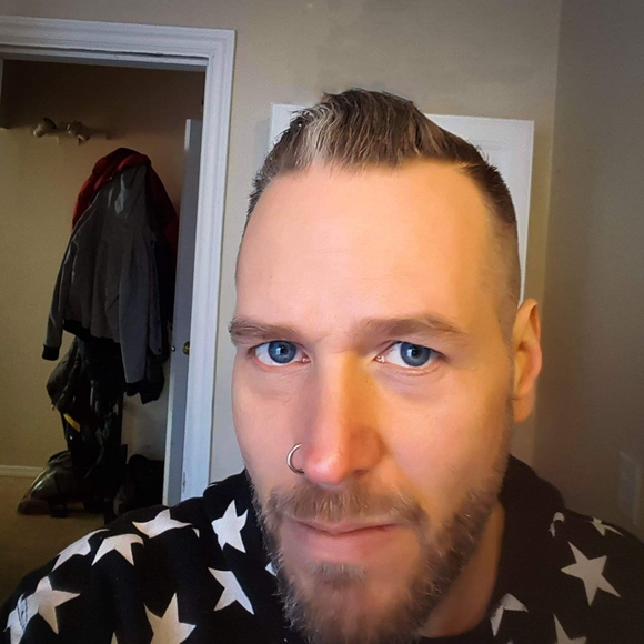 Profile Picture of Doug Gardner (@daiga604) on Poshmark