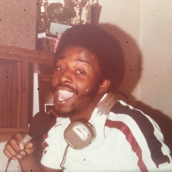 Profile Picture of Ted Nevills (@tednevills) on Poshmark