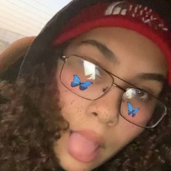 Profile Picture of Janessa Rayel (@janessarayel) on Poshmark