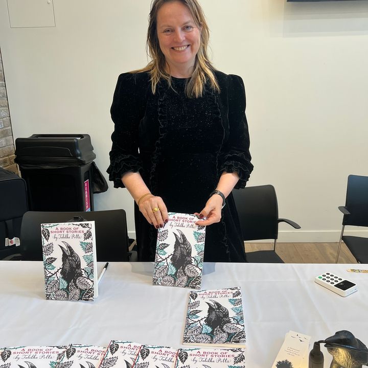 Profile Picture of Tabitha Potts 📚🎙️ (@tabithaauthor) on Tiktok