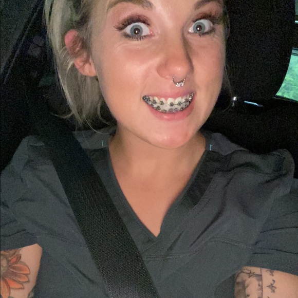 Tiffany Goodbar - Poshmark Profile Picture of Tiffany Goodbar (@goodbar93) on Poshmark