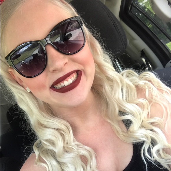 Profile Picture of Caitlin Mullins (@caitmac77) on Poshmark