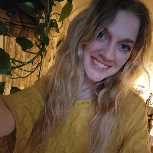 Profile Picture of Amie Clark (@amie5245) on Poshmark