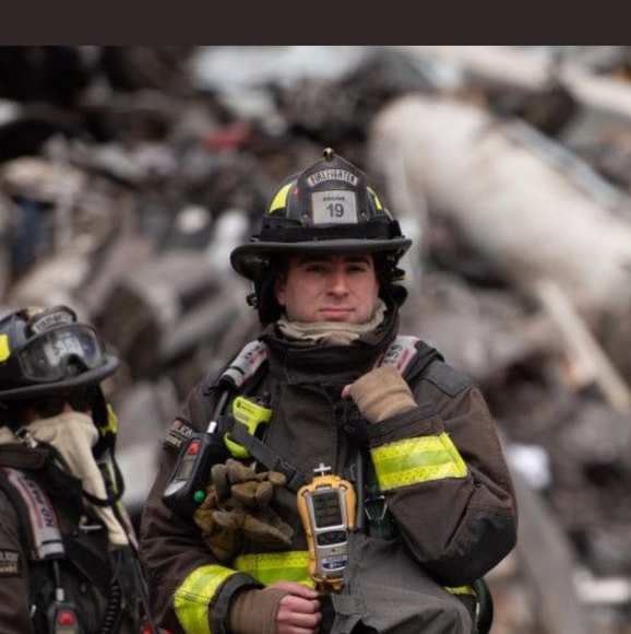 Profile Picture of Mona Gonzalez (@ryrainsi) on Poshmark