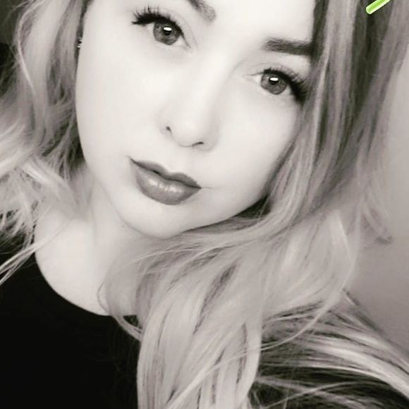 Profile Picture of Shauntel Graham (@shauntizzle) on Poshmark