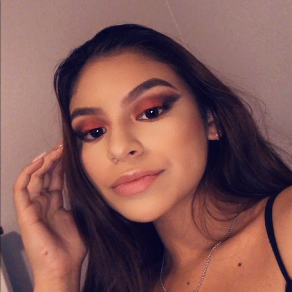 Profile Picture of Danylle Ponce (@danylleponce) on Poshmark