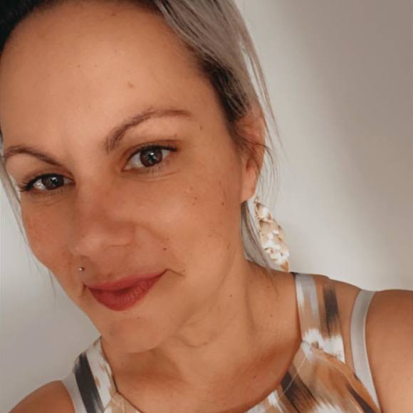 Profile Picture of Danielle Detourbet (@danoe_27) on Poshmark