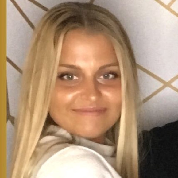Profile Picture of Catherine Chantzos (@cchantzos) on Poshmark