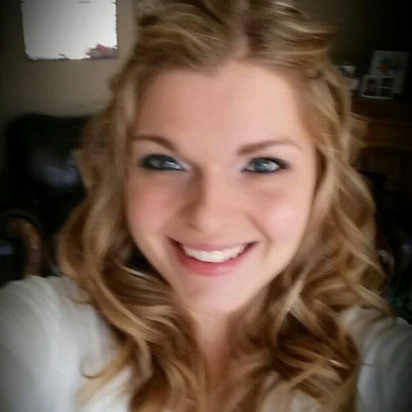 Profile Picture of Dawn Polaski (@dawn0818) on Poshmark