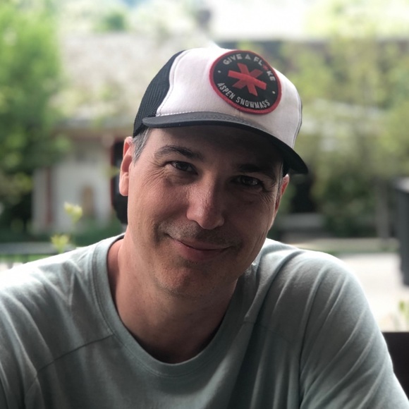 Profile Picture of Edwin Moats (@edwinmoats) on Poshmark