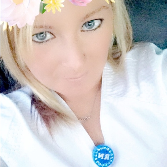 Profile Picture of Stephanie Simms (@ssimms4) on Poshmark