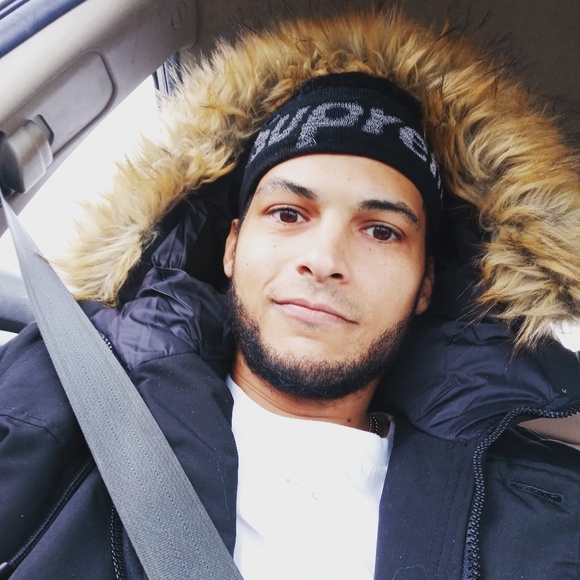 Profile Picture of Henry Reid (@dashop302) on Poshmark