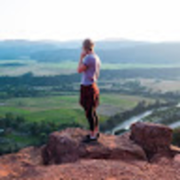 Profile Picture of Claire Woolcott (@c_woolcott) on Poshmark