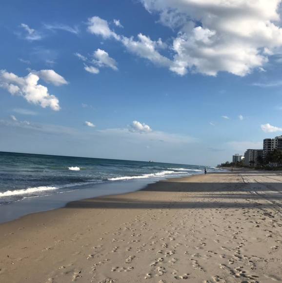 Profile Picture of Joan Mirabile (@joan_mirabile) on Poshmark