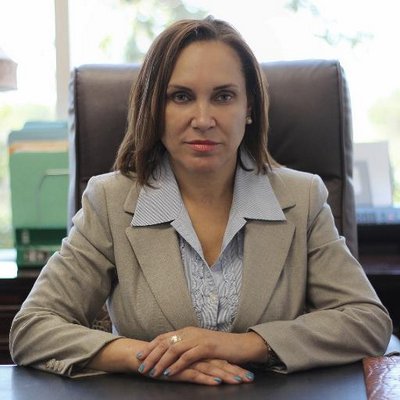 Profile Picture of Anne D Saxton (@SaxtonFamilyLaw) on Twitter