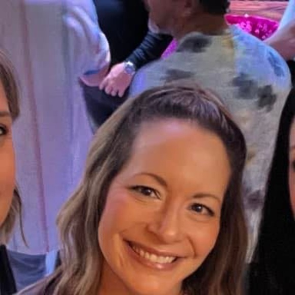 Profile Picture of Allie Kantrowitz (@alliekantrowitz) on Poshmark