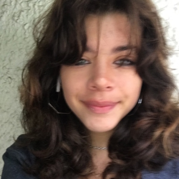 Profile Picture of Beatrice Nack (@hqxxc) on Poshmark