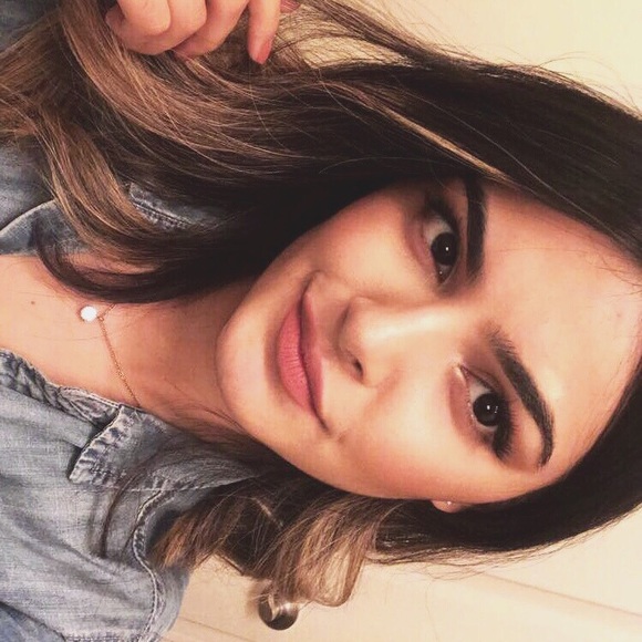 Maariyah Din - Poshmark Profile Picture of Maariyah Din (@maariyahdin) on Poshmark