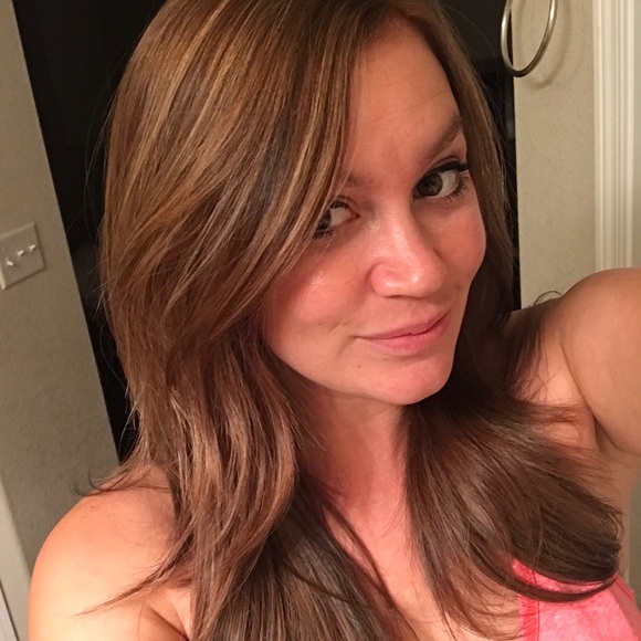 Profile Picture of Amanda Ziegler (@amandazigler) on Poshmark