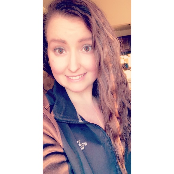 Profile Picture of Viki Wesser (@vwesser) on Poshmark