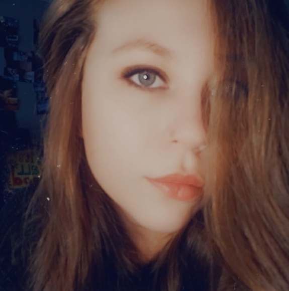 Scotia Belknap - Poshmark Profile Picture of Scotia Belknap (@scotiabelknap) on Poshmark