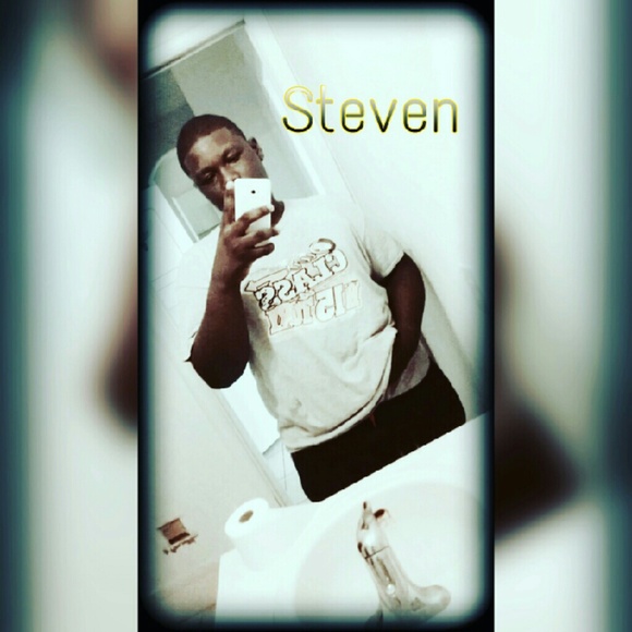 Profile Picture of Steven Jean (@steven_jean) on Poshmark