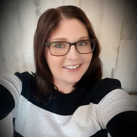 Profile Picture of Chrissy Hansen (@chdoll90) on Poshmark