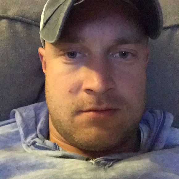Profile Picture of Dustin Spicer (@dustin_spicer) on Poshmark
