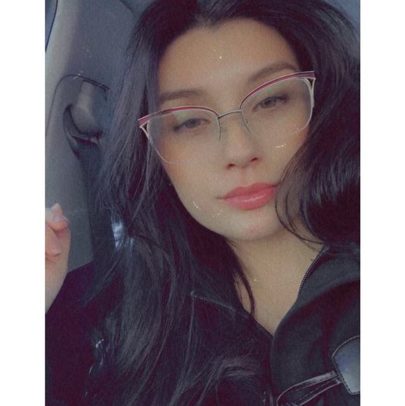 Profile Picture of Alexus Gonzales (@alexus_gonzales) on Poshmark