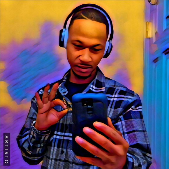 Profile Picture of Derrick Slade (@dnice87) on Poshmark