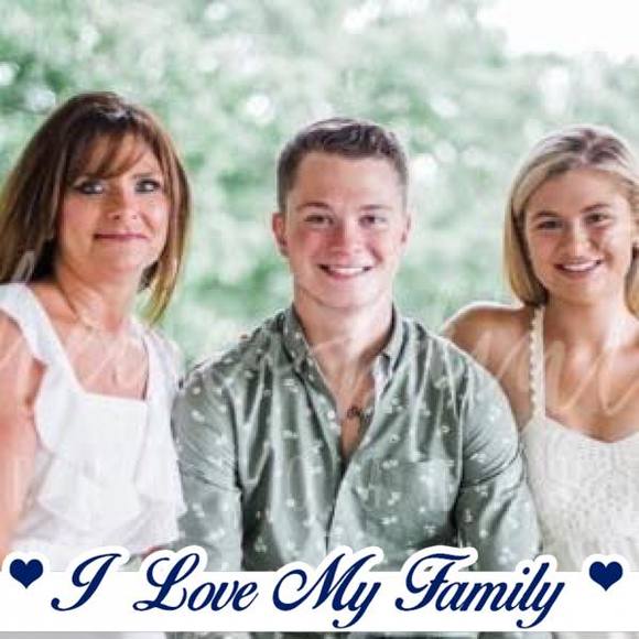 Profile Picture of Tracy Manetti (@goirish1698) on Poshmark