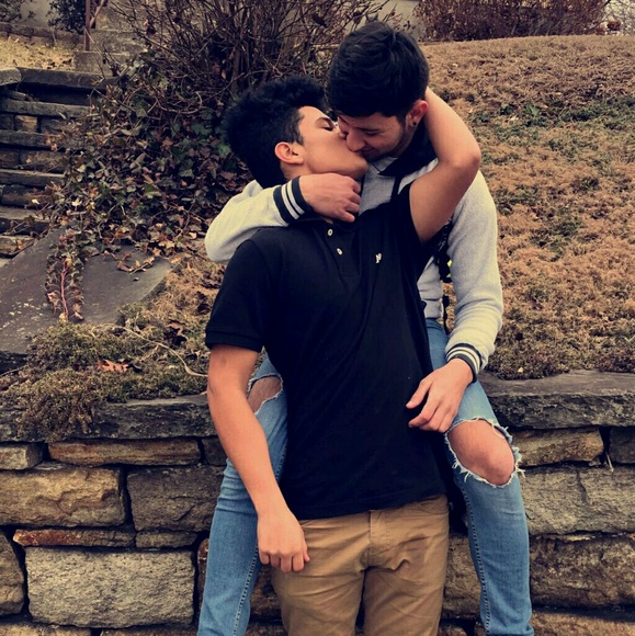 Profile Picture of Gabriel Escobar (@gescobar002) on Poshmark