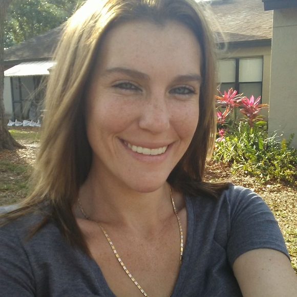 Profile Picture of Amber Hencey (@lockit814) on Poshmark