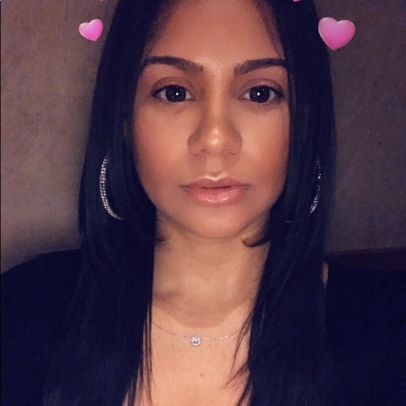 Ylonka Marinez - Poshmark Profile Picture of Ylonka Marinez (@mylonki) on Poshmark