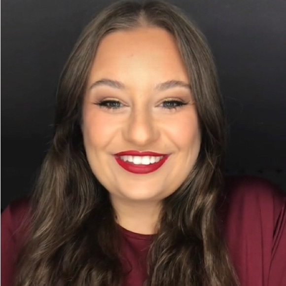 Profile Picture of Danielle Budaj (@dbudaj) on Poshmark