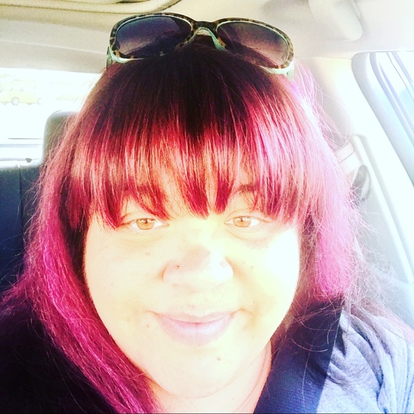 Profile Picture of Catherine Bradshaw (@devinelotusluv) on Poshmark