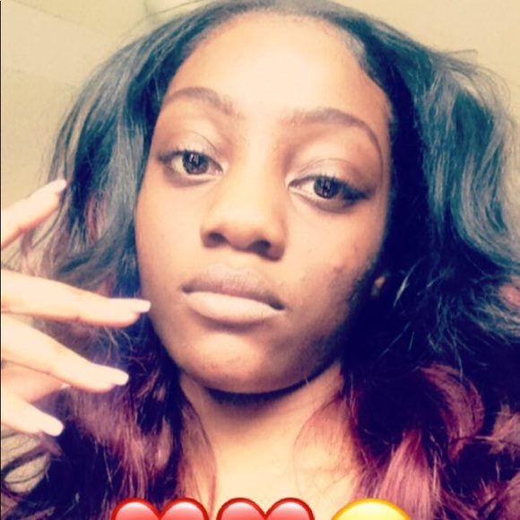 Profile Picture of Maya Singleton (@singletonmaya) on Poshmark