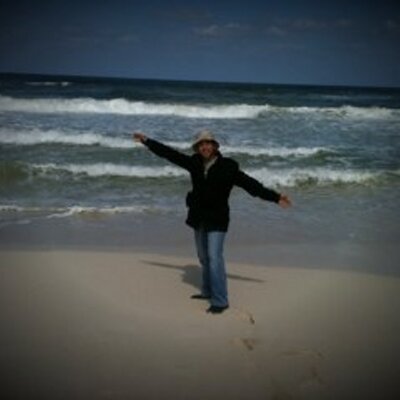 Profile Picture of Mina (@mina_harris) on Twitter