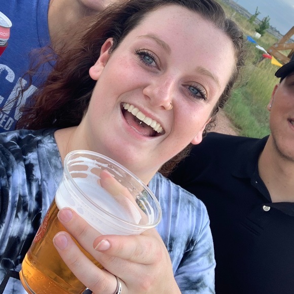 Profile Picture of Shannon Joles (@sjoles97) on Poshmark