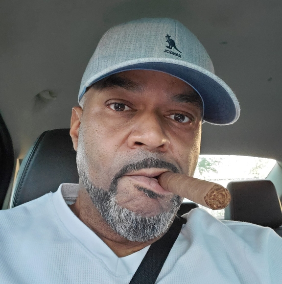 Profile Picture of Khary Sims (@kharysims2001) on Poshmark