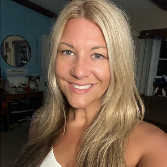 Profile Picture of Noel Wolfert (@nowolf25) on Poshmark
