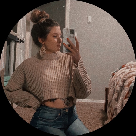 Profile Picture of Alexis Gillum (@victoria_2000) on Poshmark