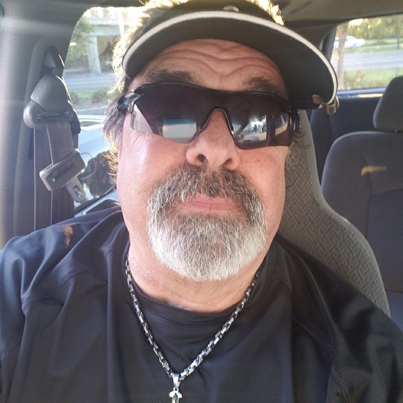 Profile Picture of Joey Dias (@joeydias) on Poshmark